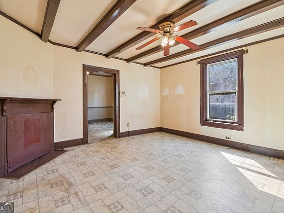 3rd image of 62 Pine St