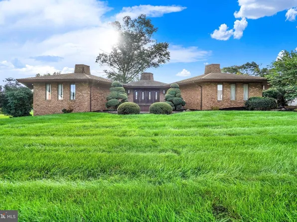 1515 Detwiler Dr, York, PA 17404