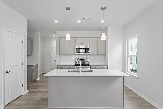 Sloan Dr — Photo 10
