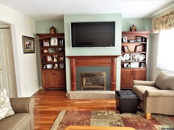 5th image of 76 Belmont Dr