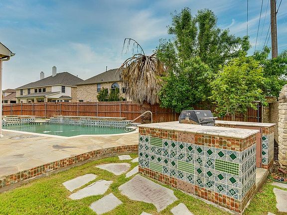 3rd image of 713 Walnut Hollow Dr