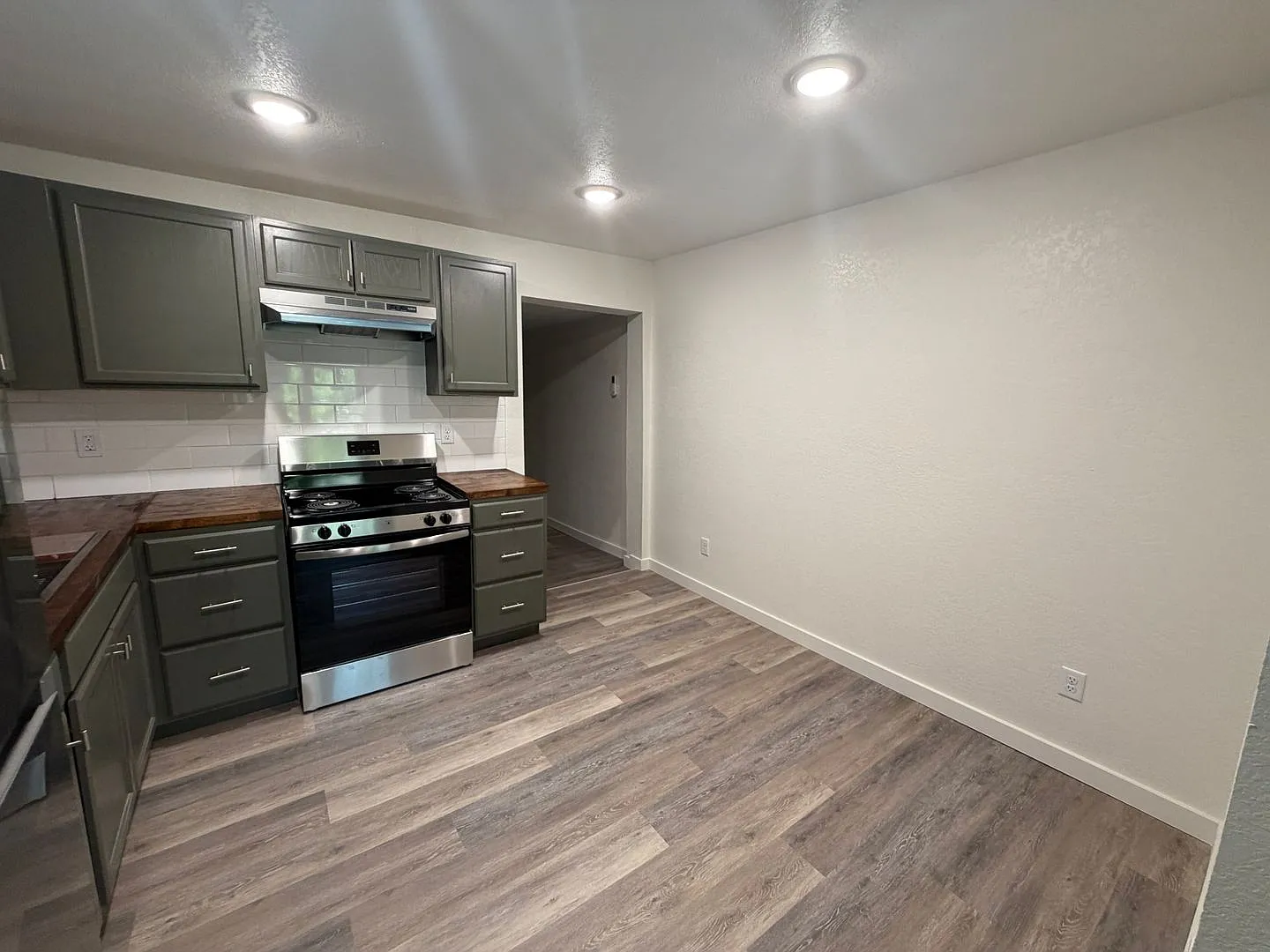 Newly Remodeled 2/1 With Large Backyard - More Pictures Coming — Photo 3
