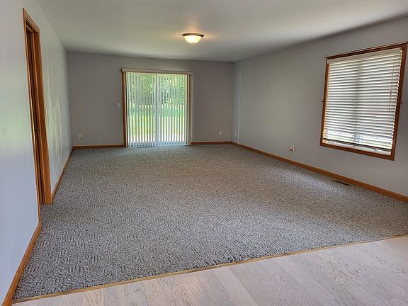 3rd image of 34 Victoria Cir