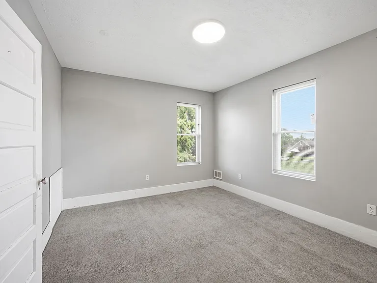 827 Hinnerman St — Photo 15