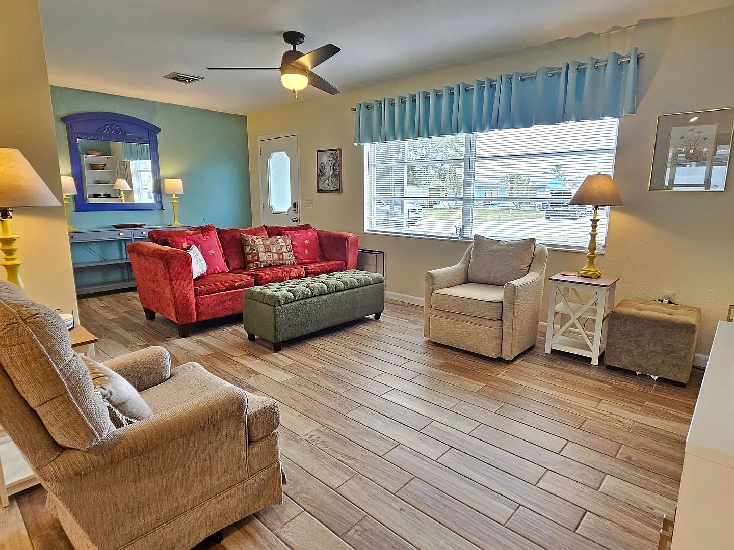 Seasonal Short-Term Pet Friendly 3 Bedroom 2 Bathroom Home in Venice East! — Photo 4