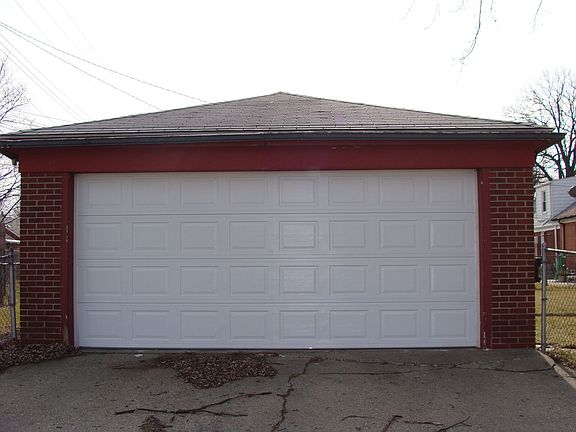 2-car garage w/ opener