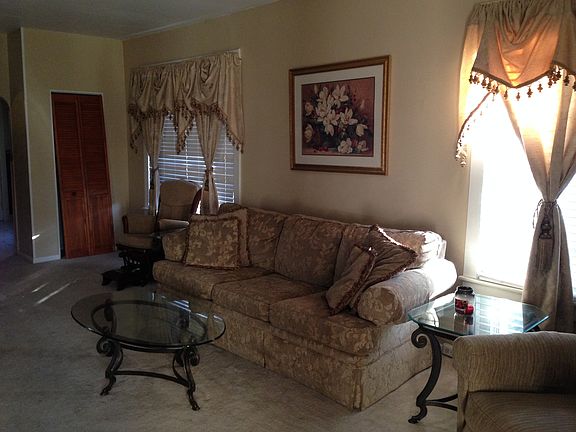 family room(furniture stays)