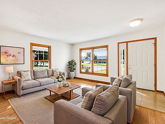 3rd image of 2708 Omaha Dr