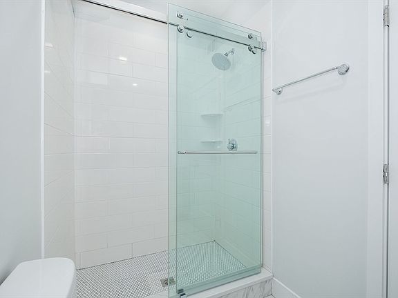 5th image of 1540 N Shore Rd #305