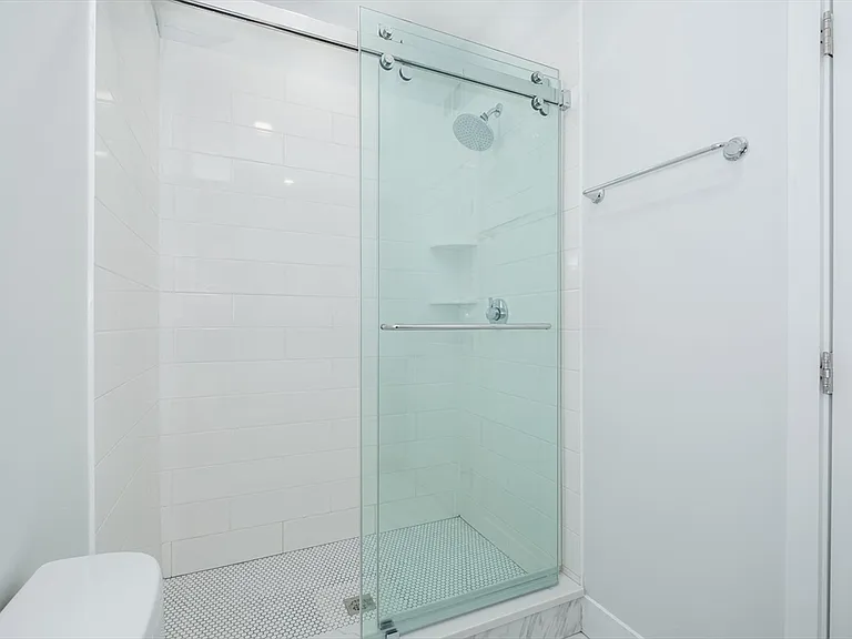 1540 N Shore Rd #305 — Photo 5