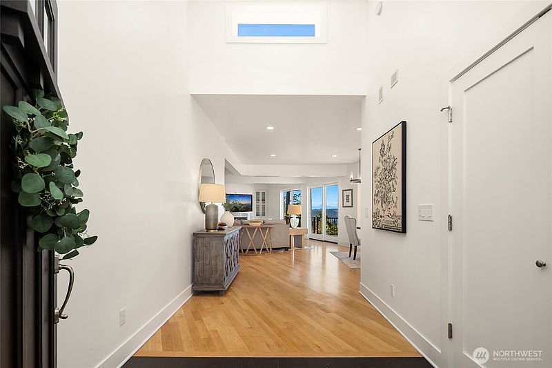 3rd image of 8430 SE 53rd Place