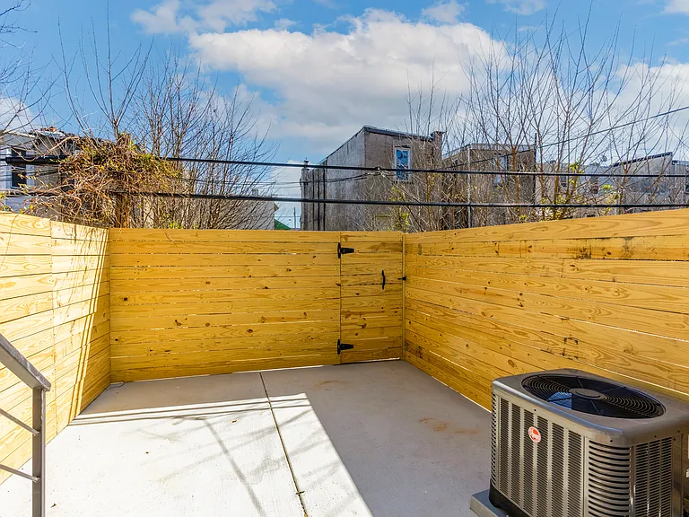 721 N De Kalb St — Photo 30
