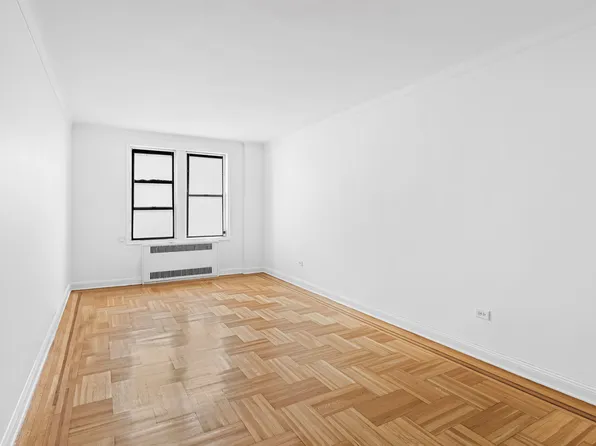 657 East 26th Street image 4 of 9