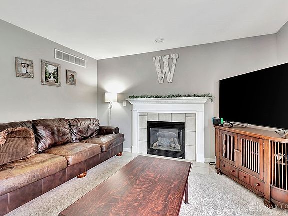 5th image of 1196 E Brooke Dr