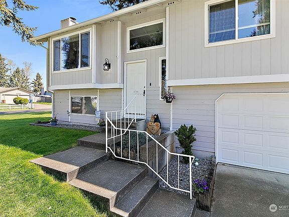 3rd image of 18719 10th Avenue Ct E