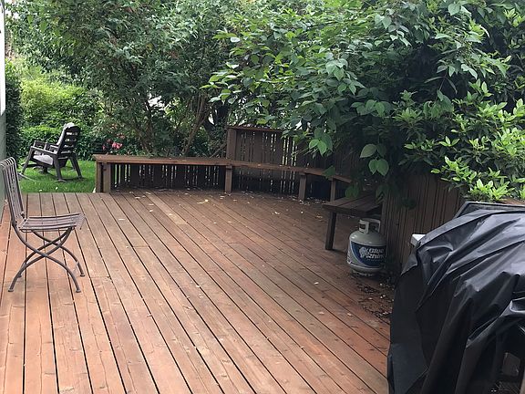 Side deck with direct access from dining room