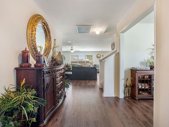 4th image of 62 Whisperwood Ln