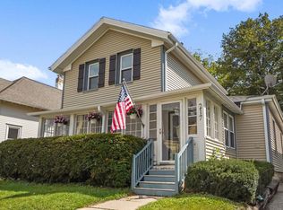 217 S Cross St, Oconomowoc, WI 53066