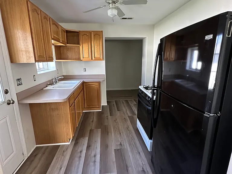 2739 Bleeker St — Photo 6