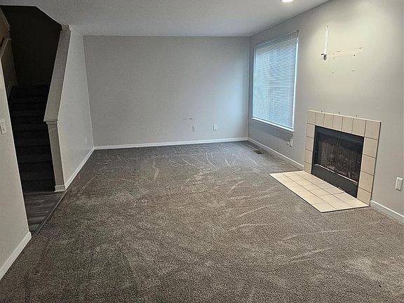 2nd image of 215 Oak Ridge Dr