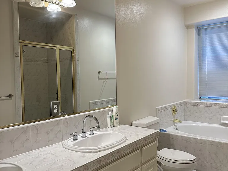 7 Bishop Ct — Photo 2