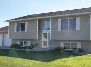 1502 N Ridge Ct, Independence, IA 50644
