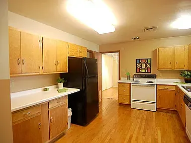 3 bed, 1832 sqft, $2,300 — Photo 4