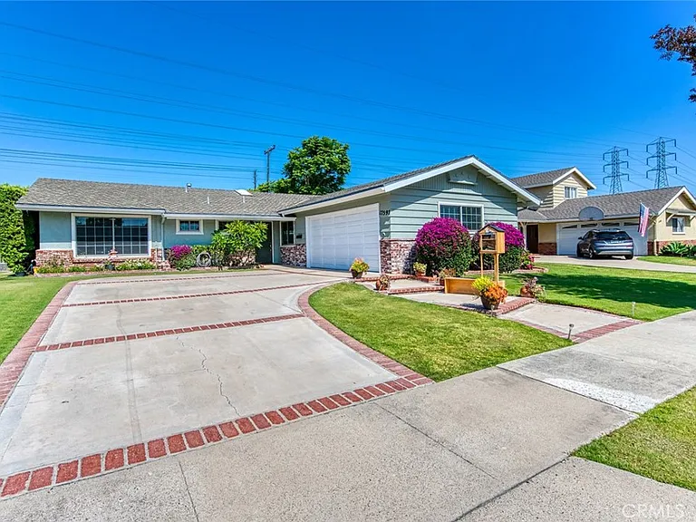 17597 Santa Paula Cir — Photo 32