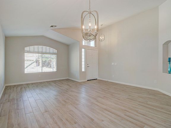 3rd image of 2509 W Big Oak St