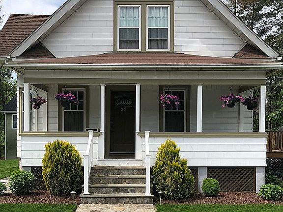 4th image of 22 Berwick Ave