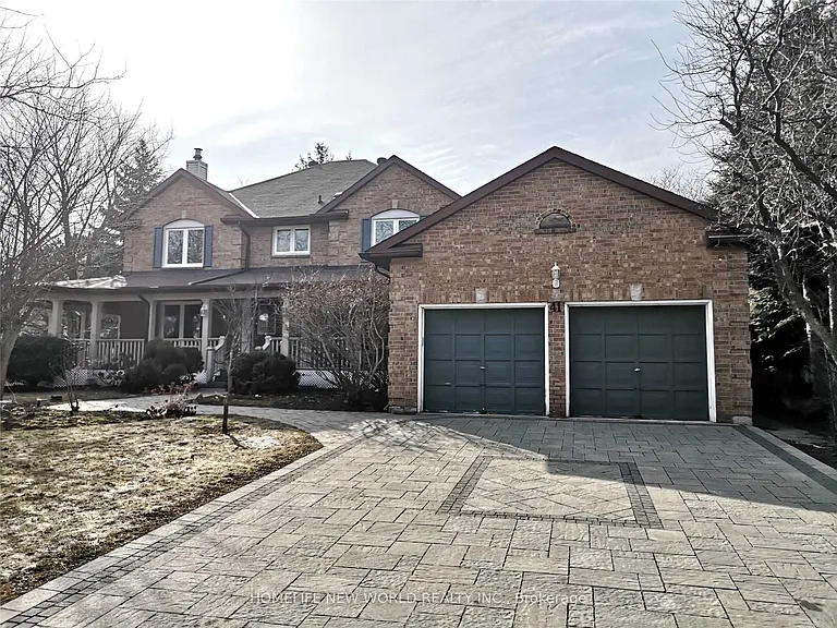 41 Ambleside Cres — Photo 1