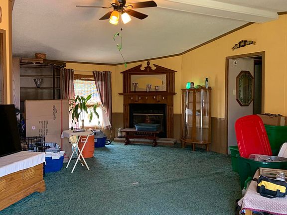 4th image of 22077 Hawkins Ln