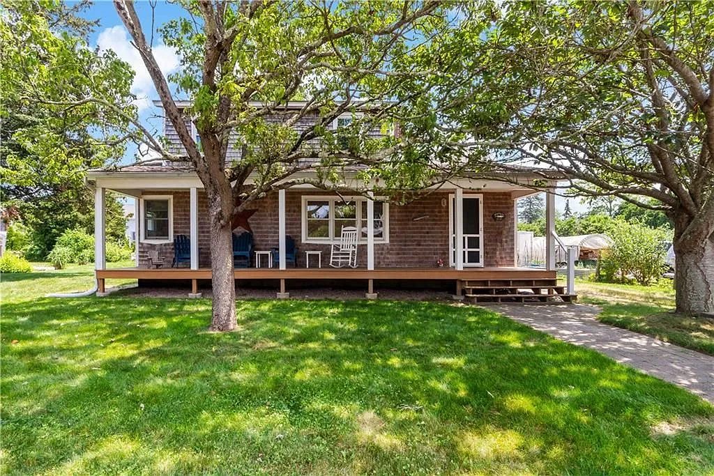 3 bed, 1.0 bath, 1395 sqft, $2,200 — Photo 2