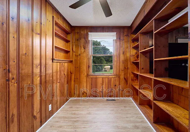 105 Truman St — Photo 12