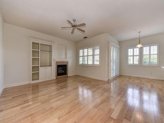 3rd image of 3758 Park Dr