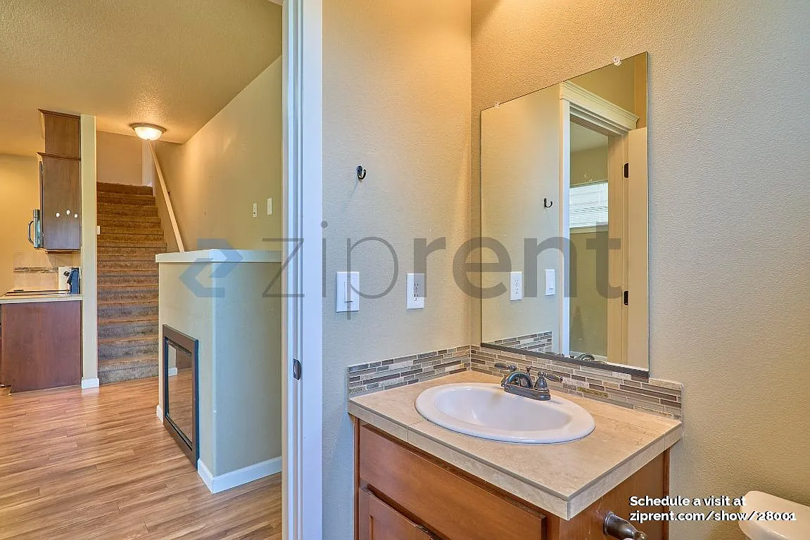3 bed, 2.5 bath, 1279 sqft, $2,195 — Photo 4
