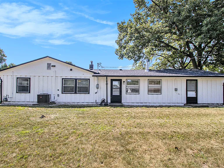 1160 Helmen Dr — Photo 2