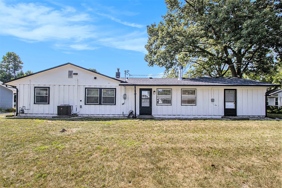 Building Photo - 1160 Helmen Dr