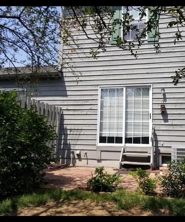 2 bed, 2.5 bath, 1024 sqft, $1,649 — Photo 2