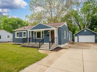 217 Chandler Dr, Mundelein, IL 60060