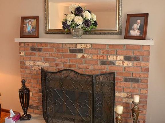 3rd image of 105 Claxon Dr