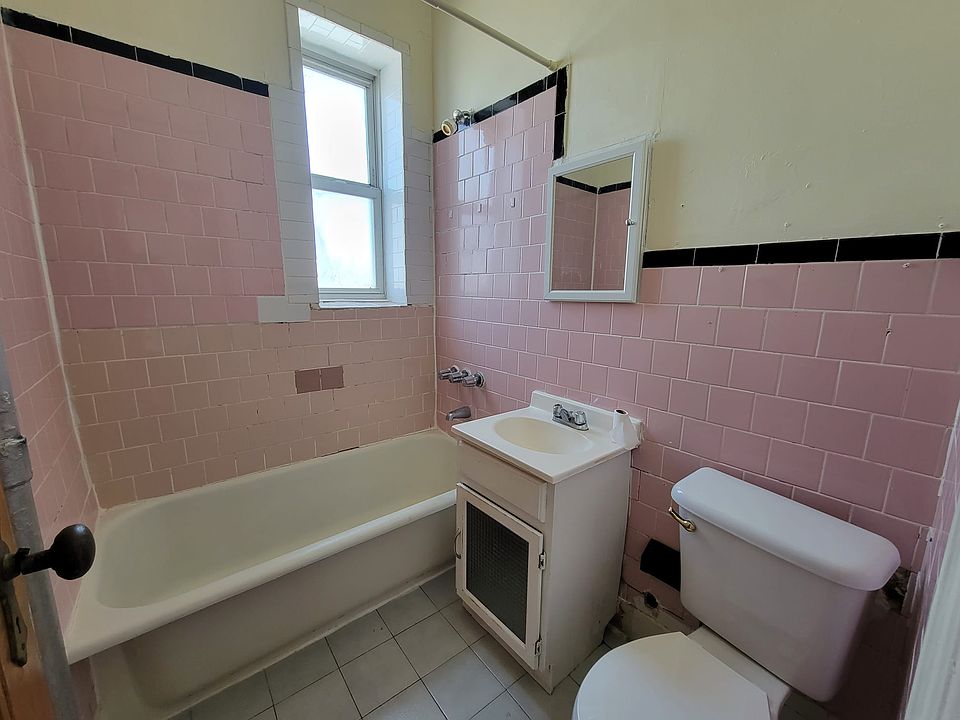 2nd image of 3656 Kennedy Blvd #42E