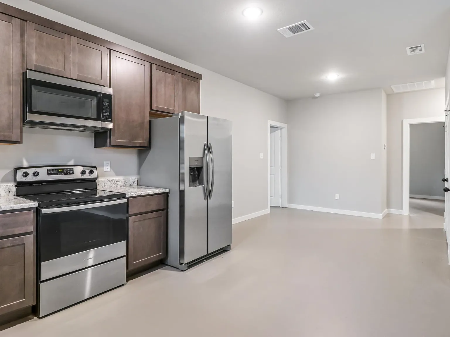 3 bed, 1320 sqft, $1,690 — Photo 2