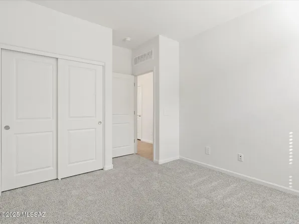9884 N Solstice Ave, Tucson, AZ 85743