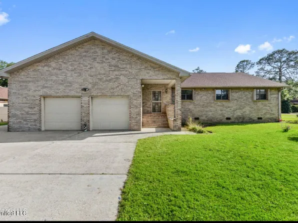 600 Vine Cir, Bay Saint Louis, MS 39520