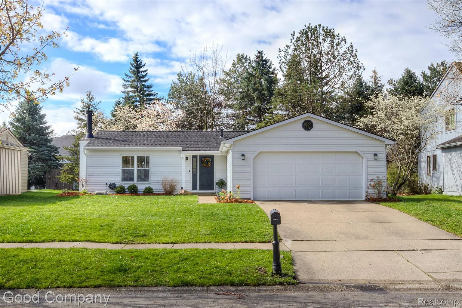 1700 Northbrook Dr photo 1