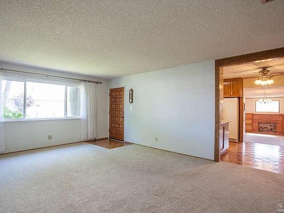 3rd image of 313 E Pacific Ave