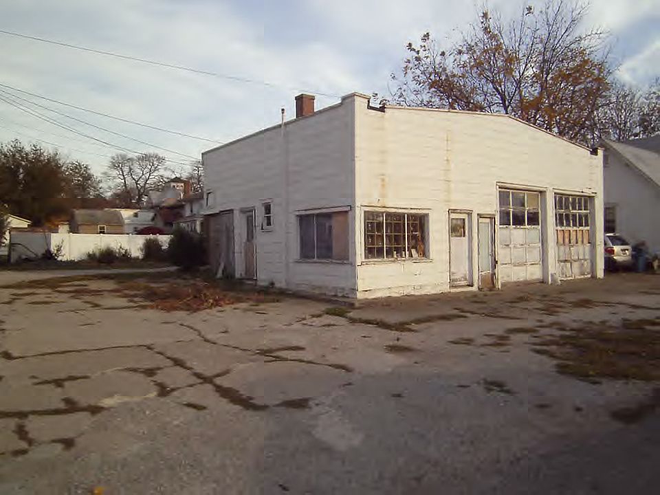 324 S Market St, Hoopeston, IL 60942 Zillow