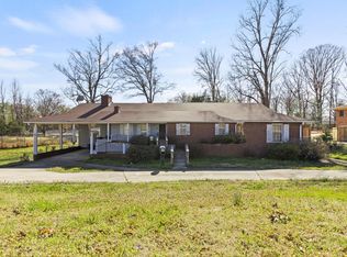 912 S Buncombe Rd, Greer, SC 29650