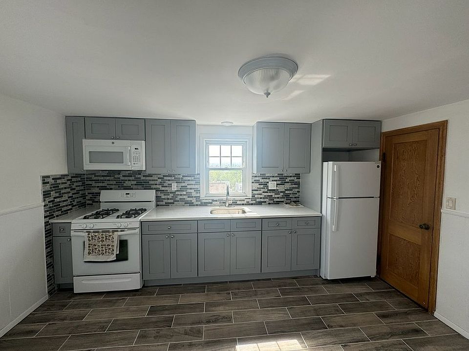 1st image of 415 Palisade Ave #2